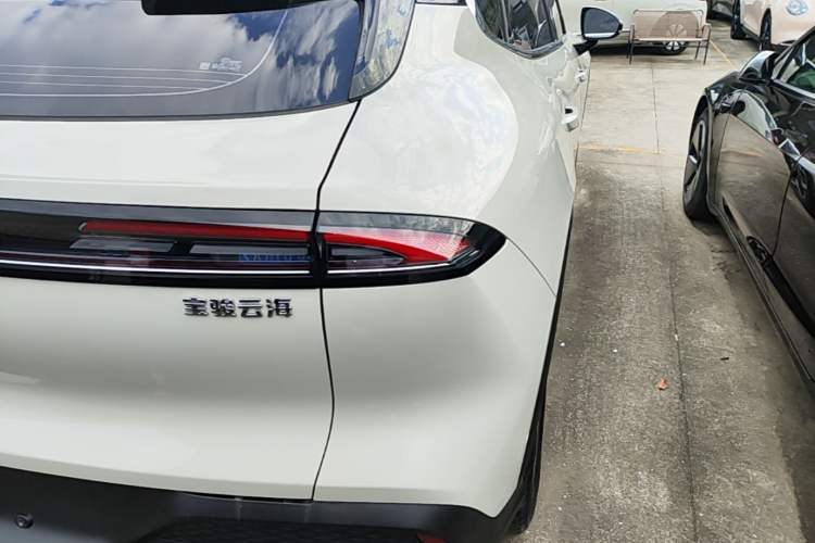 Used Baojun Yunhai 2024 600km Pure Electric Version Right Rear Taillight