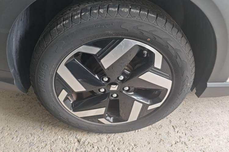 Used Baojun Yunhai 2024 500km Pure Electric Version Right Rear Wheel Hub