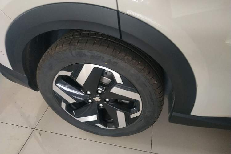 Used Baojun Yunhai 2024 600km Pure Electric Version Right Rear Wheel Hub