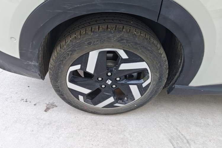 Used Baojun Yunhai 2024 140km Plug-in Hybrid Version Right Rear Wheel Hub