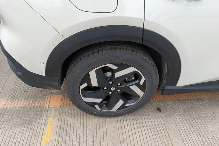 Used Baojun Yunhai 2024 140km Plug-in Hybrid Version Right Rear Wheel Hub