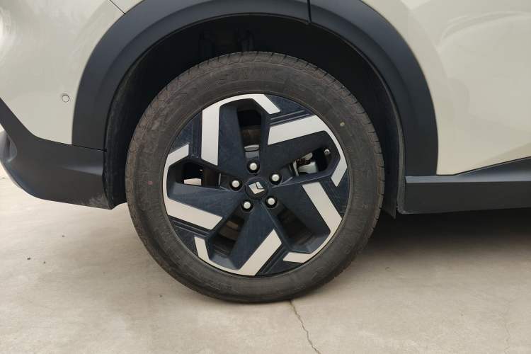 Used Baojun Yunhai 2024 600km Pure Electric Version Right Rear Wheel Hub