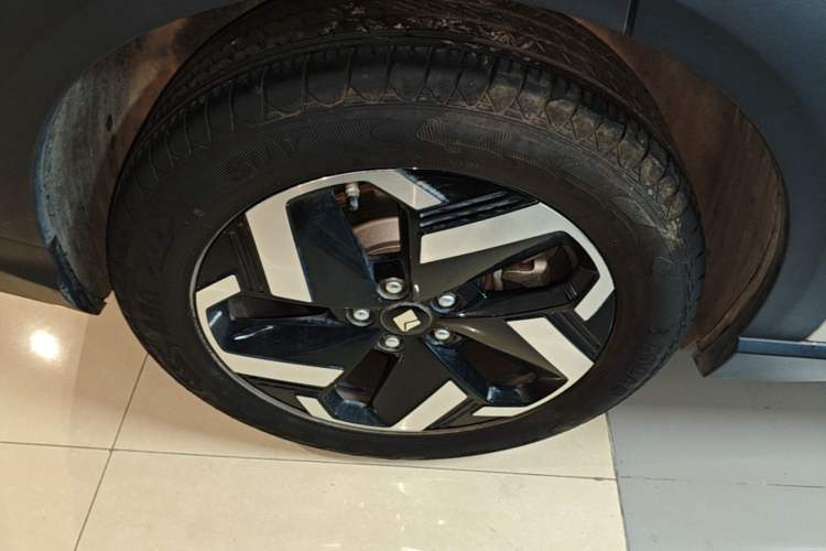 Used Baojun Yunhai 2024 600km Pure Electric Version Right Rear Wheel Hub