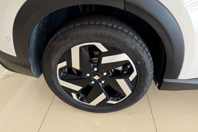 Used Baojun Yunhai 2024 500km Pure Electric Version Right Rear Wheel Hub