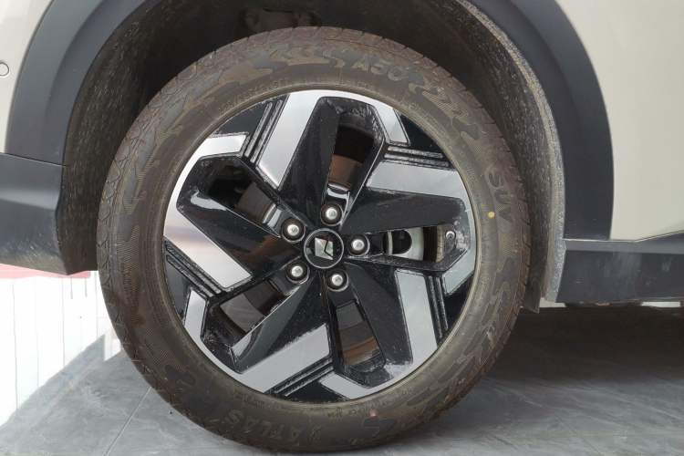 Used Baojun Yunhai 2024 600km Pure Electric Version Right Rear Wheel Hub