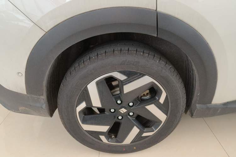 Used Baojun Yunhai 2024 500km Pure Electric Version Right Rear Wheel Hub