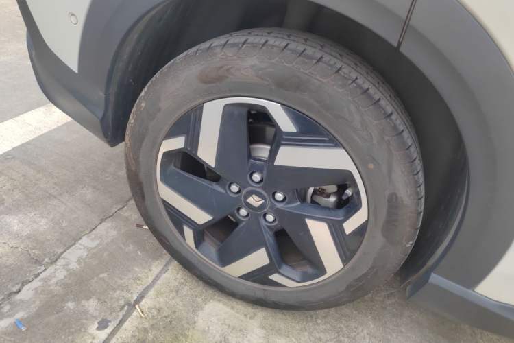 Used Baojun Yunhai 2024 600km Pure Electric Version Right Rear Wheel Hub