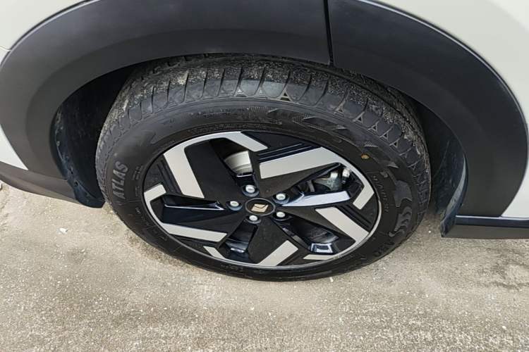 Used Baojun Yunhai 2024 600km Pure Electric Version Right Rear Wheel Hub
