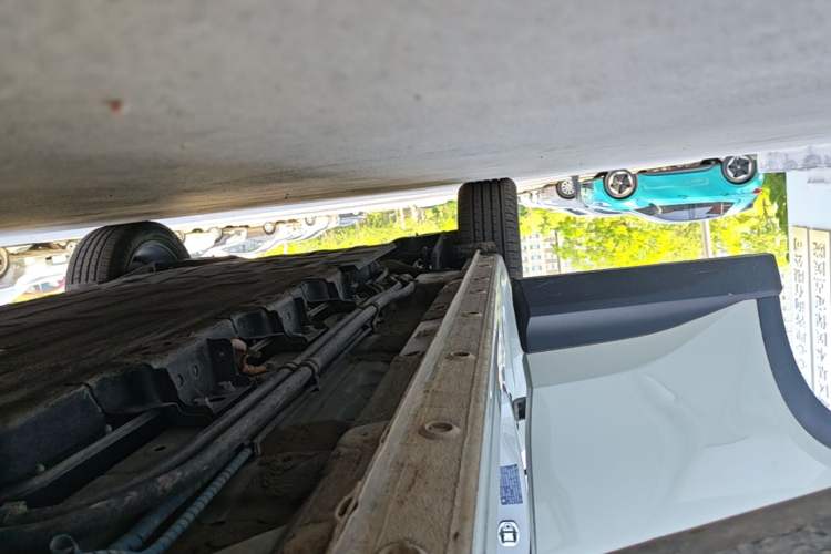 Used Baojun Yunhai 2024 140km Plug-in Hybrid Version Right Side Sill