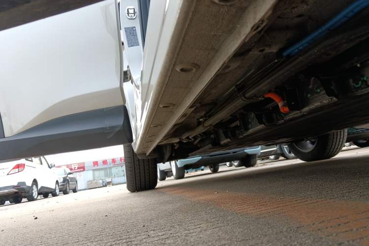 Used Baojun Yunhai 2024 140km Plug-in Hybrid Version Right Side Sill