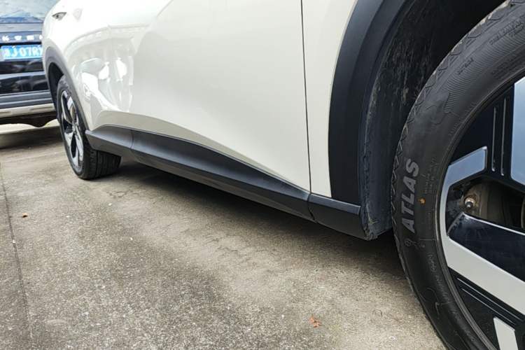 Used Baojun Yunhai 2024 600km Pure Electric Version Right Side Sill