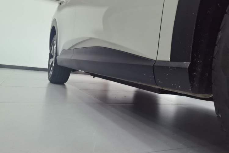 Used Baojun Yunhai 2024 500km Pure Electric Version Right Side Sill