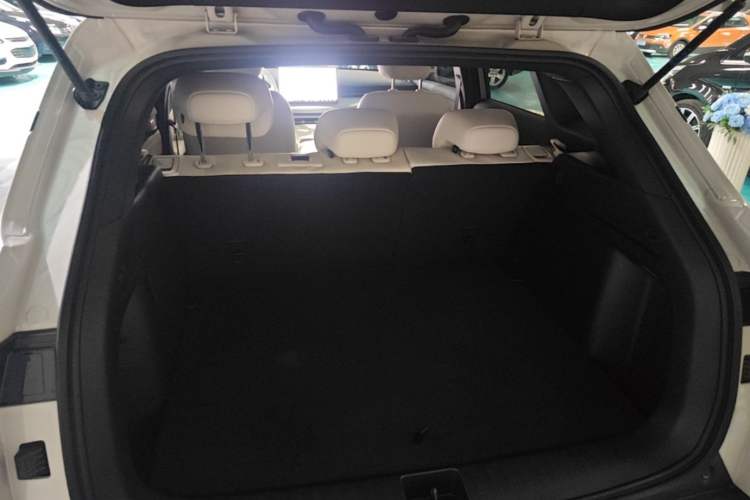 Used Baojun Yunhai 2024 140km Plug-in Hybrid Version Trunk
