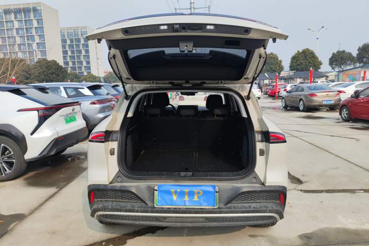Used Baojun Yunhai 2024 140km Plug-in Hybrid Version Trunk