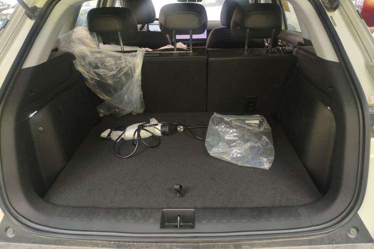 Used Baojun Yunhai 2024 140km Plug-in Hybrid Version Trunk