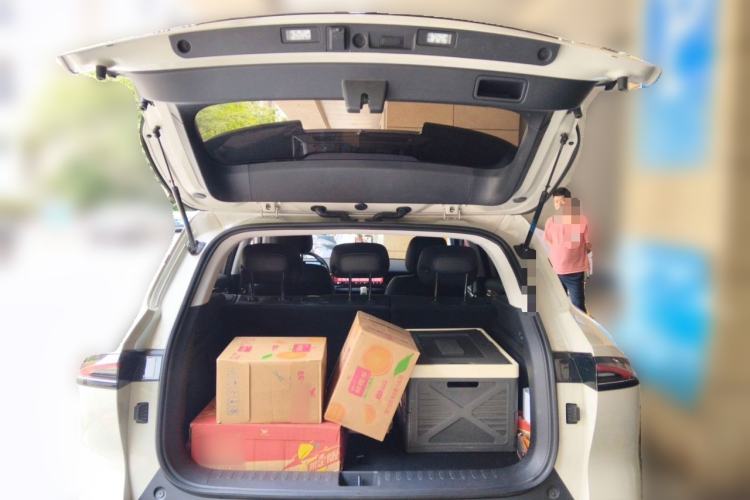 Used Baojun Yunhai 2024 140km Plug-in Hybrid Version Trunk
