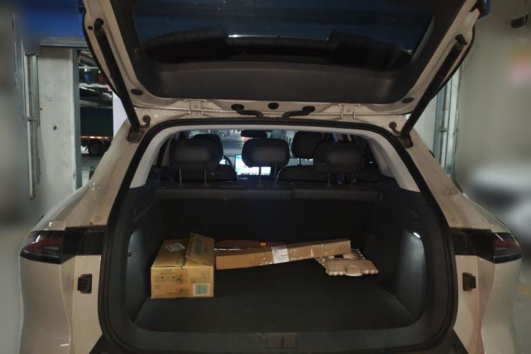 Used Baojun Yunhai 2024 140km Plug-in Hybrid Version Trunk