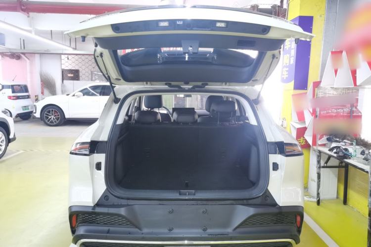 Used Baojun Yunhai 2024 140km Plug-in Hybrid Version Trunk