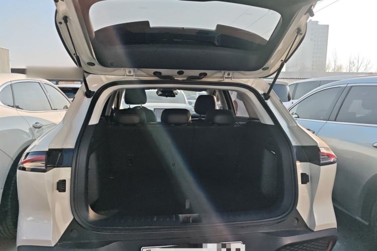 Used Baojun Yunhai 2024 140km Plug-in Hybrid Version Trunk
