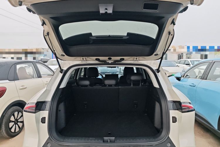 Used Baojun Yunhai 2024 140km Plug-in Hybrid Version Trunk