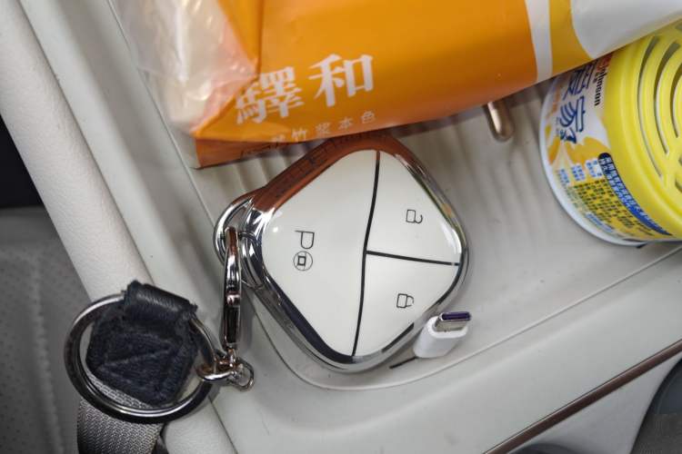 Used Baojun Yunhai 2024 500km Pure Electric Version Vehicle Key