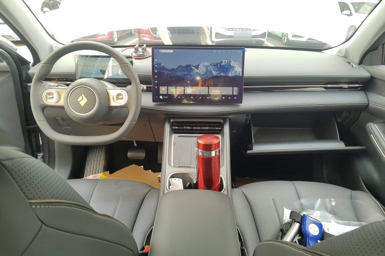 Used Baojun Yunhai 2025 Model 500km Pure Electric Travel Edition Center Console