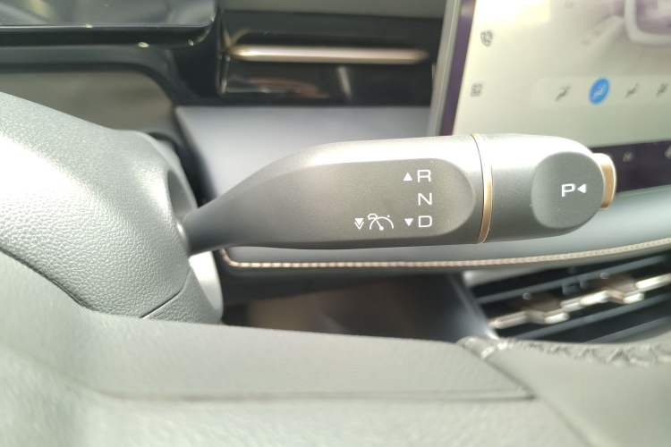 Used Baojun Yunhai 2025 Model 500km Pure Electric Travel Edition Gear Lever