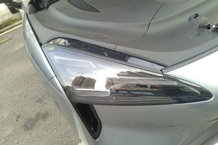 Used Baojun Yunhai 2025 Model 500km Pure Electric Travel Edition Right Front Headlight