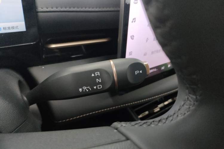 Used Baojun Yunhai 2025 Model 500km Pure Electric Travel Edition Gear Lever