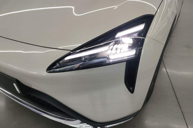 Used Baojun Yunhai 2025 Model 500km Pure Electric Travel Edition Left Front Headlight