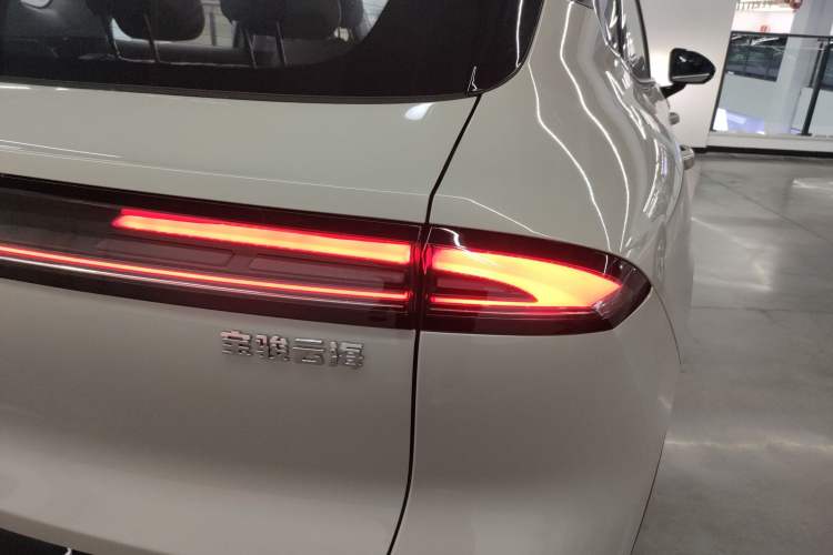 Used Baojun Yunhai 2025 Model 500km Pure Electric Travel Edition Right Rear Taillight