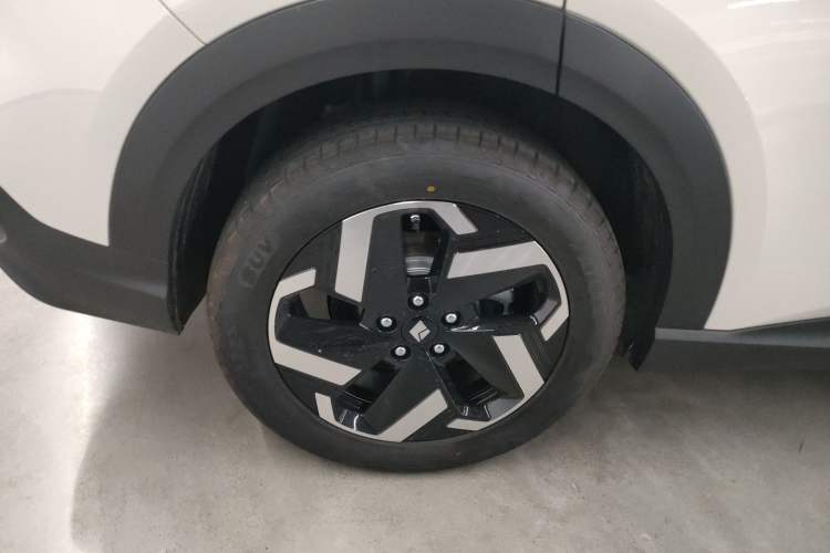 Used Baojun Yunhai 2025 Model 500km Pure Electric Travel Edition Right Rear Wheel Hub