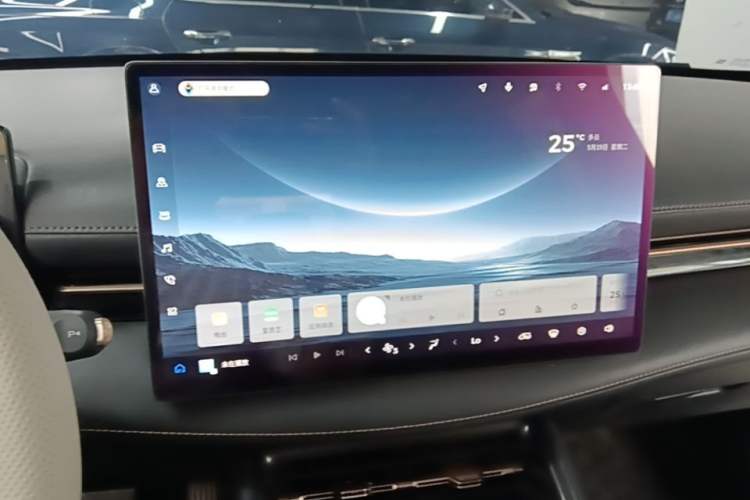 Used Baojun Yunhai 2025 Model 500km Pure Electric Travel Edition Audio And AC Panel