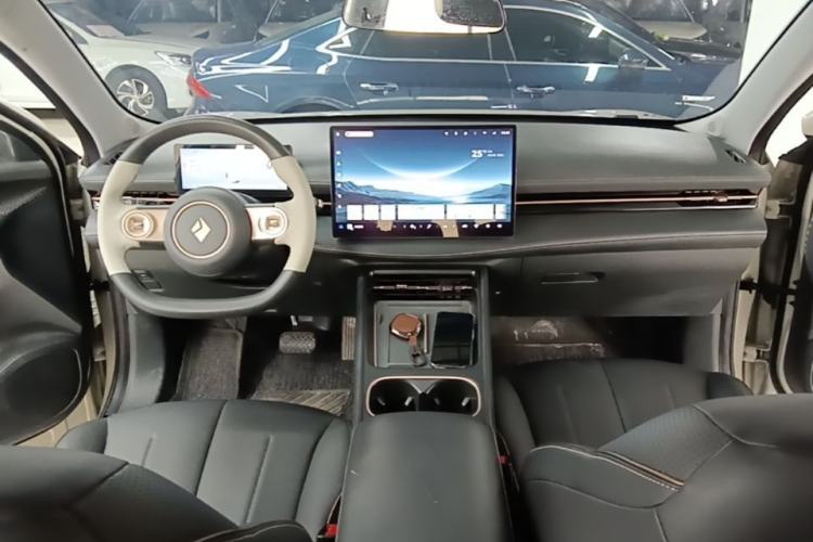 Used Baojun Yunhai 2025 Model 500km Pure Electric Travel Edition Center Console