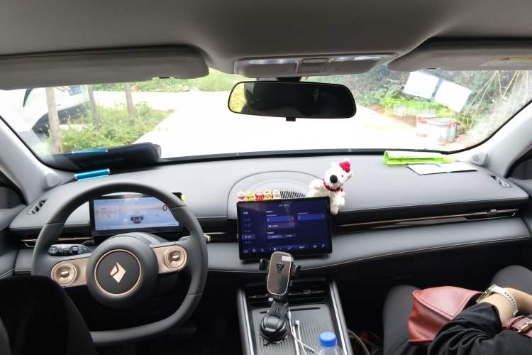 Used Baojun Yunhai 2025 Model 500km Pure Electric Travel Edition Center Console