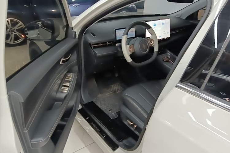 Used Baojun Yunhai 2025 Model 500km Pure Electric Travel Edition Driver Seat