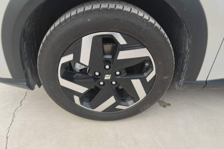 Used Baojun Yunhai 2025 Model 500km Pure Electric Travel Edition Exterior 4