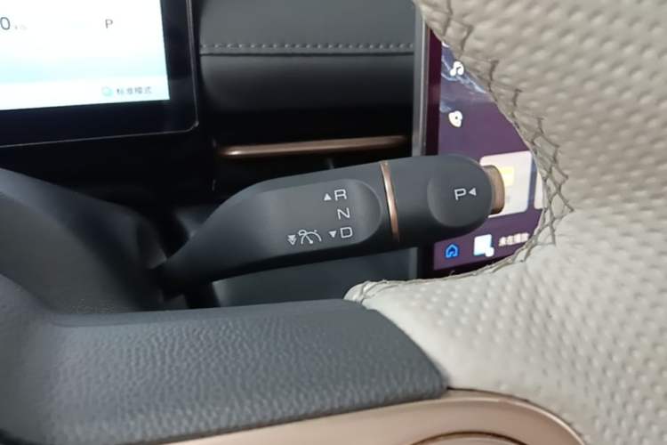Used Baojun Yunhai 2025 Model 500km Pure Electric Travel Edition Gear Lever