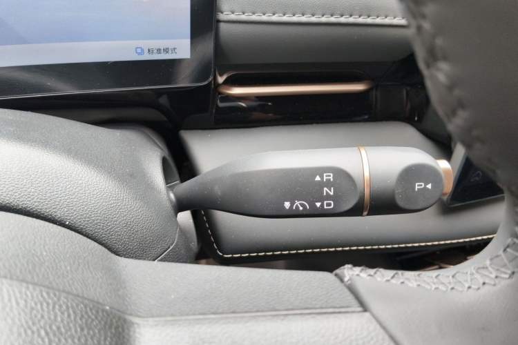 Used Baojun Yunhai 2025 Model 500km Pure Electric Travel Edition Gear Lever