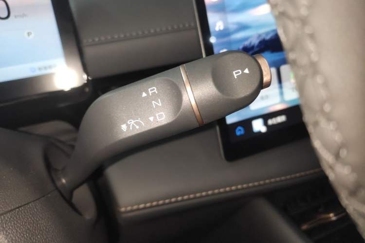 Used Baojun Yunhai 2025 Model 500km Pure Electric Travel Edition Gear Lever
