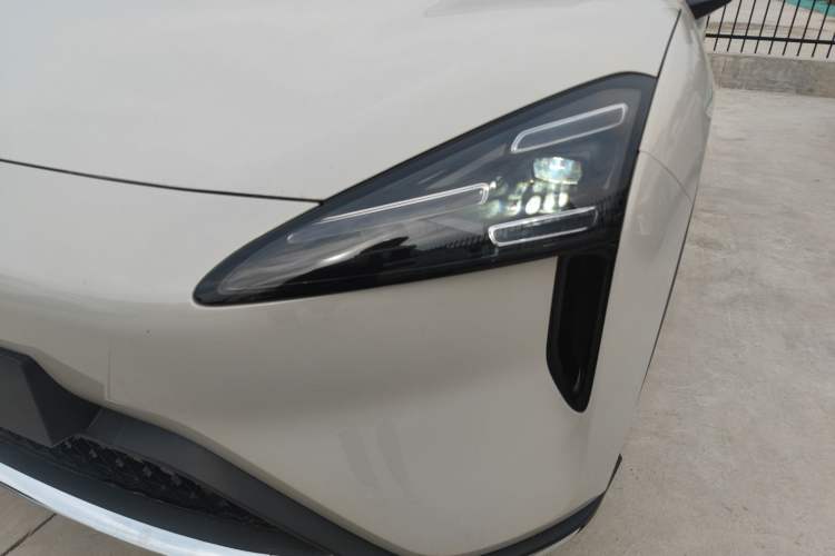 Used Baojun Yunhai 2025 Model 500km Pure Electric Travel Edition Left Front Headlight