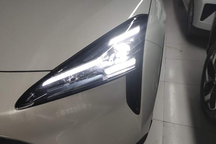 Used Baojun Yunhai 2025 Model 500km Pure Electric Travel Edition Left Front Headlight