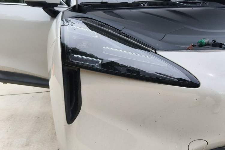 Used Baojun Yunhai 2025 Model 500km Pure Electric Travel Edition Right Front Headlight