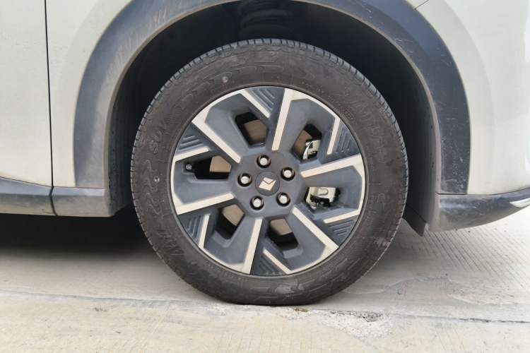 Used Baojun Yunhai 2025 Model 500km Pure Electric Travel Edition Right Front Wheel Hub