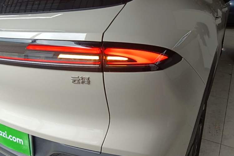 Used Baojun Yunhai 2025 Model 500km Pure Electric Travel Edition Right Rear Taillight