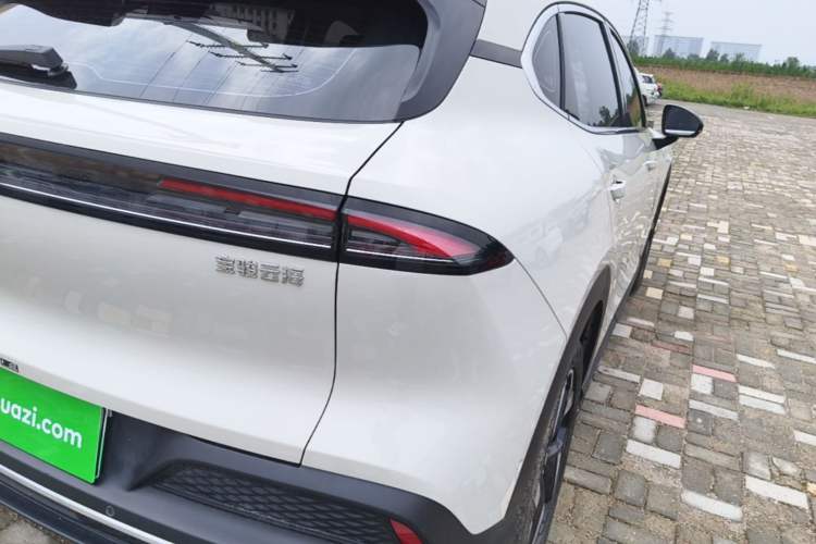Used Baojun Yunhai 2025 Model 500km Pure Electric Travel Edition Right Rear Taillight