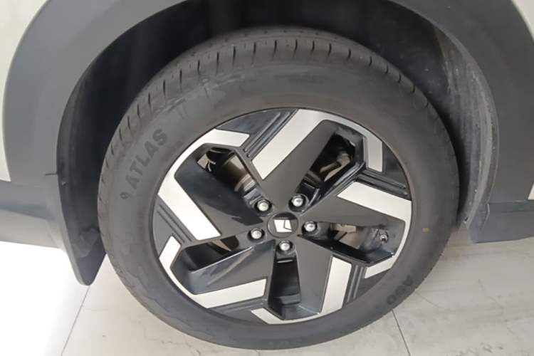Used Baojun Yunhai 2025 Model 500km Pure Electric Travel Edition Right Rear Wheel Hub