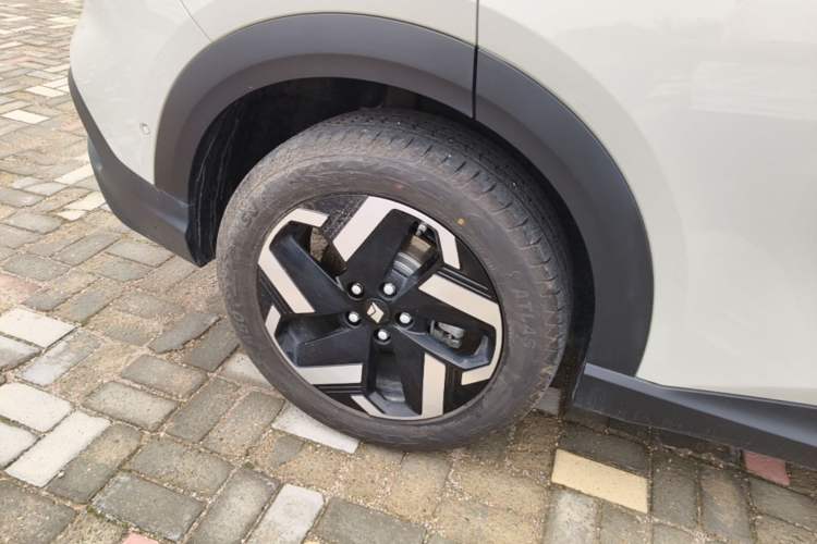 Used Baojun Yunhai 2025 Model 500km Pure Electric Travel Edition Right Rear Wheel Hub