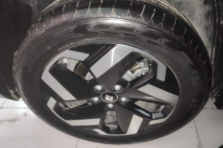 Used Baojun Yunhai 2025 Model 500km Pure Electric Travel Edition Right Rear Wheel Hub