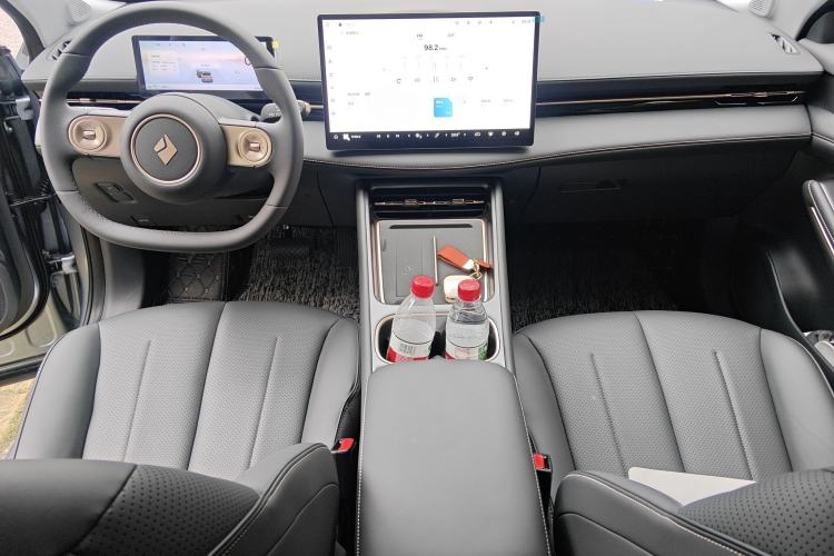 Used Baojun Yunhai 2026 Model 600km Pure Electric Standard Edition Center Console